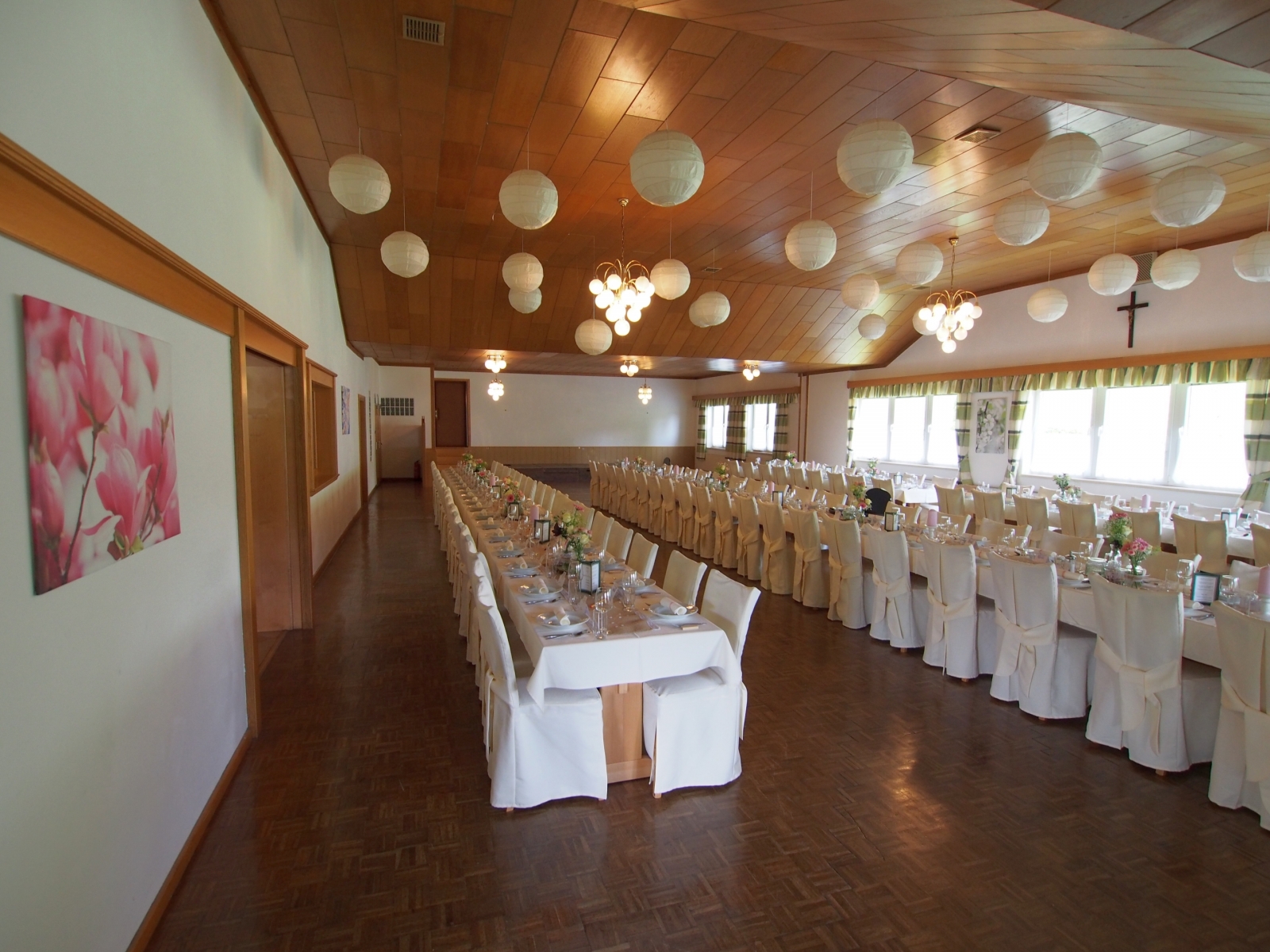 Großer Saal bei einer Hochzeit